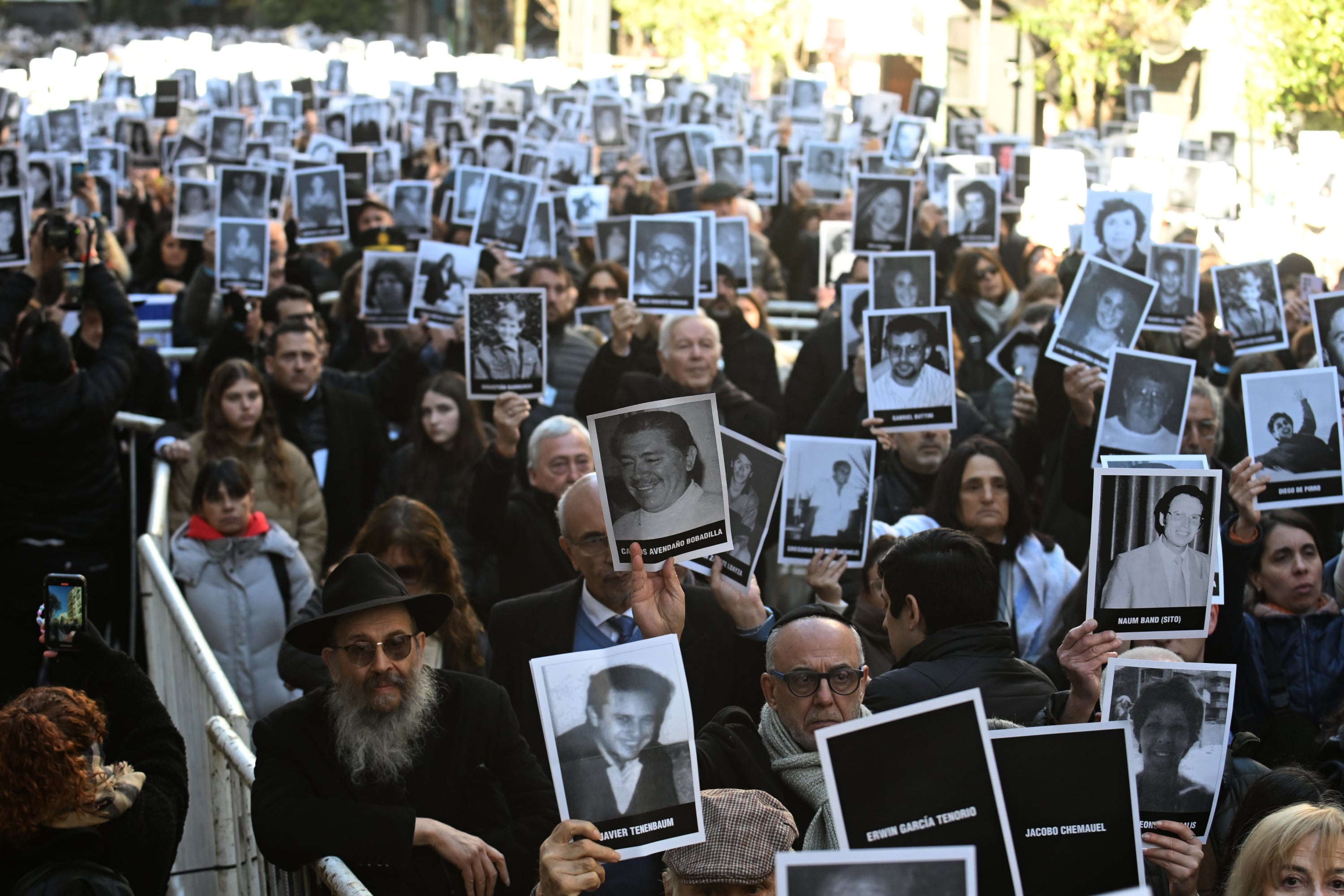 La justicia argentina estableció que los ataques contra la AMIA y la Embajada de Israel fueron planificados por Irán y ejecutados por Hezbollah (Fotografía: Maximiliano Luna)