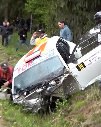 El impactante accidente de dos pilotos en el Rally