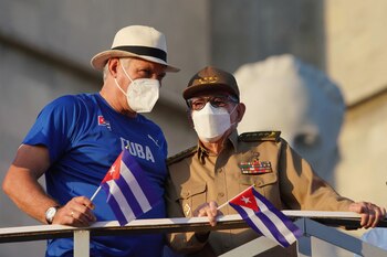 Raúl Castro y Miguel Díaz-Canel