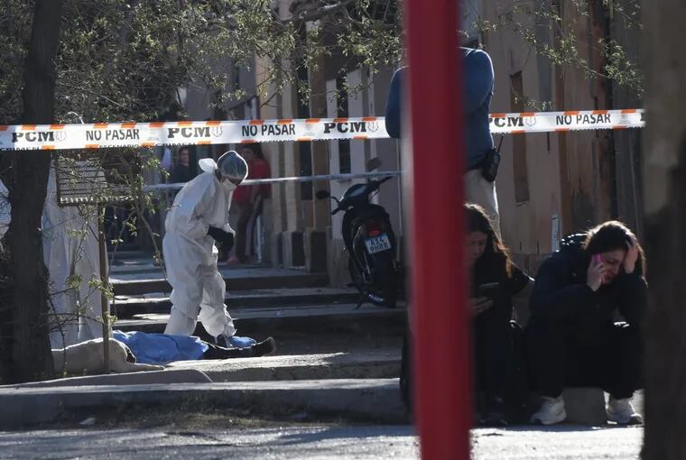 La víctima fue hallada con una herida punzante en la vereda de su vivienda en Guaymallén (Foto: MDZol)