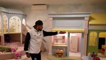 Los detalles de la mansión de Neymar en Brasil: sala de juegos de Disney, museo de camisetas y una colección de motos que heredó