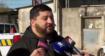 Carlos, chofer de ómnibus de Uruguay secuestrado por hinchas (Captura Telemundo/Canal 12)