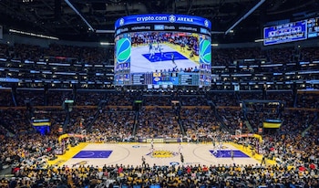 El estadio de Los Ángeles Lakers durante un partido de NBA (Crypto.com)