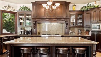 El hijo menor de Michael Jackson celebró sus 18 años comprando una mansión cuyo valor es de más de USD 2 millones en Calabasas, California (Pacific playa realty)