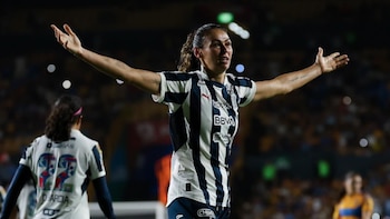 La futbolista que se convirtió en una de las máximas referentes ofensivas de Monterrey podría estar viviendo sus últimos momentos como profesional. (Instagram / @cburkyy)