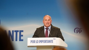 El PP pide "echar" a un Gobierno "sin alma" que no acudió al funeral de los agentes fallecidos en Huelva