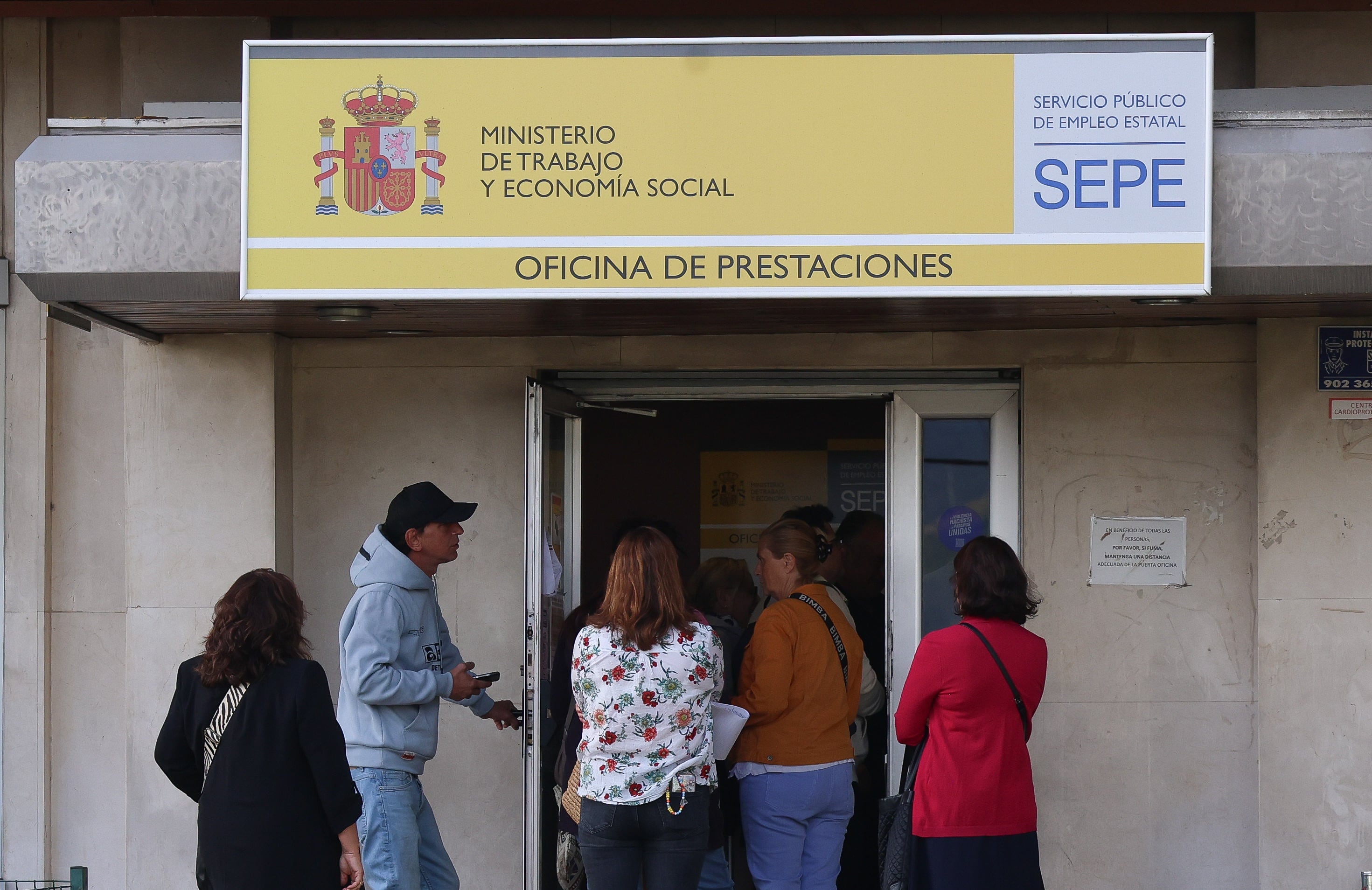 El abogado Sebastián Ramírez aclara si puedes viajar cobrando el paro: “No puedes, solo hay unas pocas excepciones”