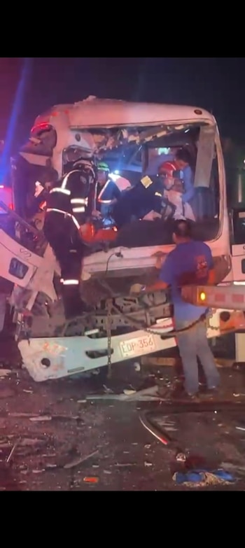 Dos buses de las empresas