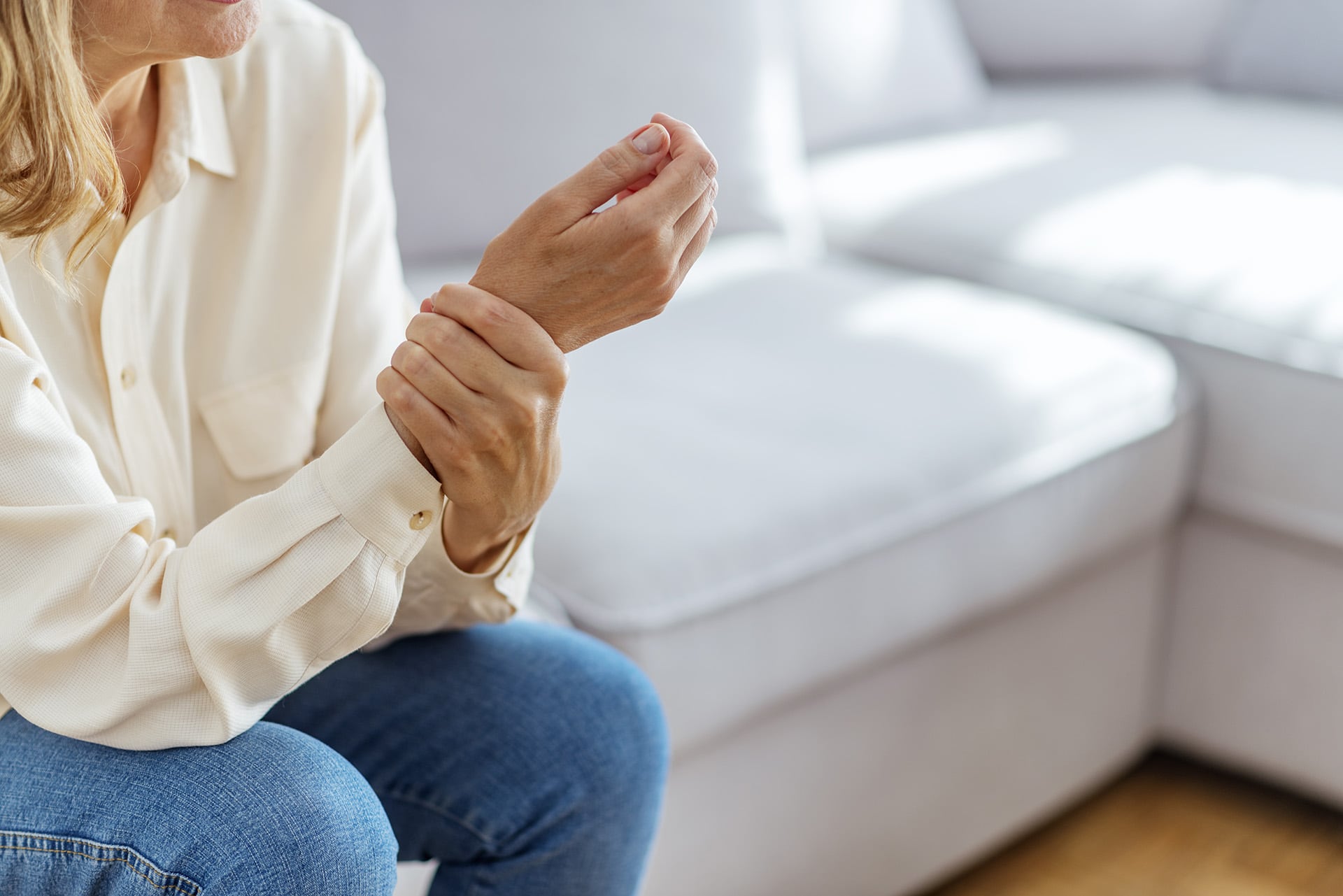 Artritis en la mano: por qué aparece y qué recomiendan los médicos para aliviarla