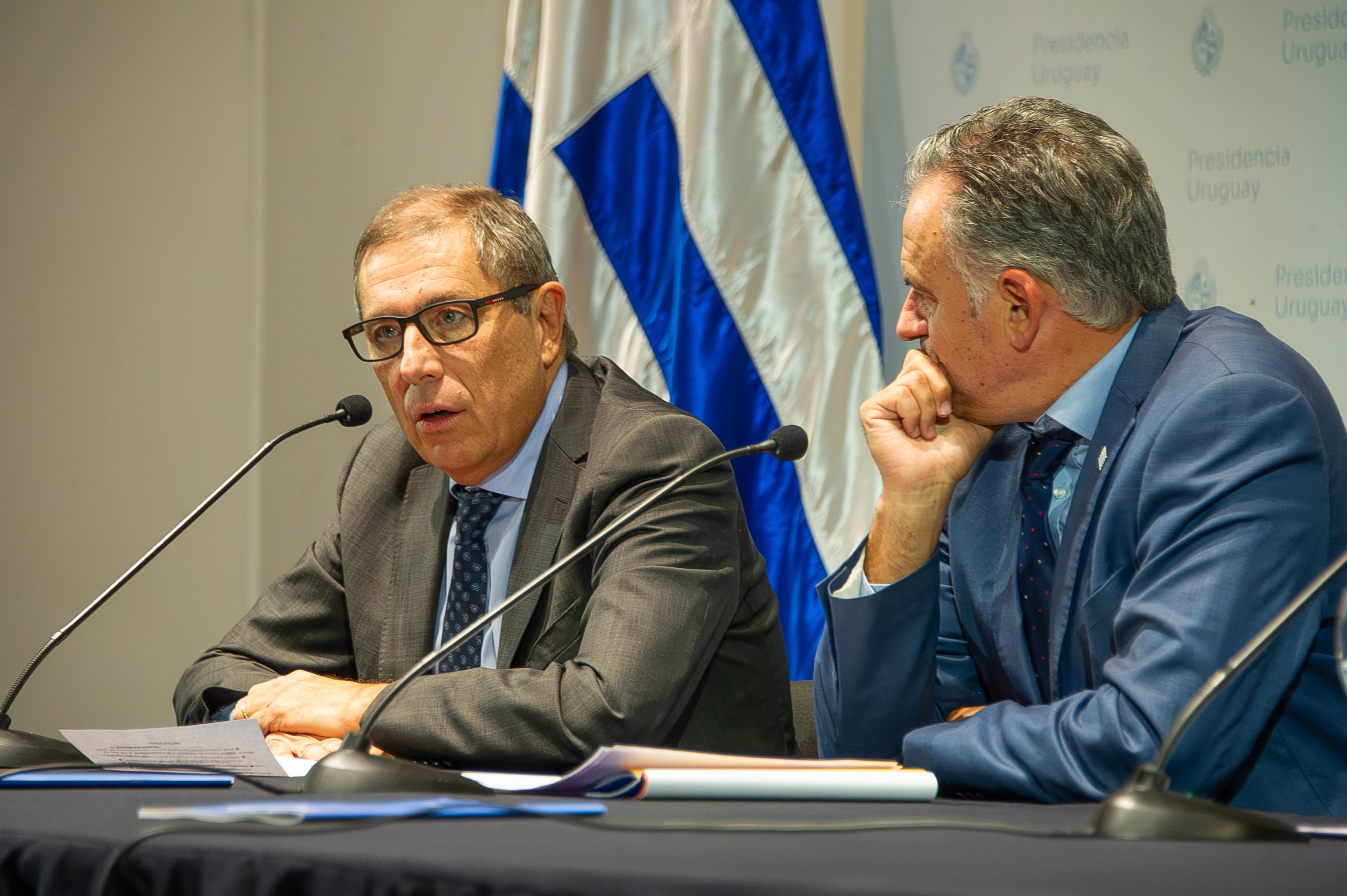 El presidente de Uruguay, Yamandú Orsi, junto a su ministro de Economía, Gabriel Oddone (Presidencia)
