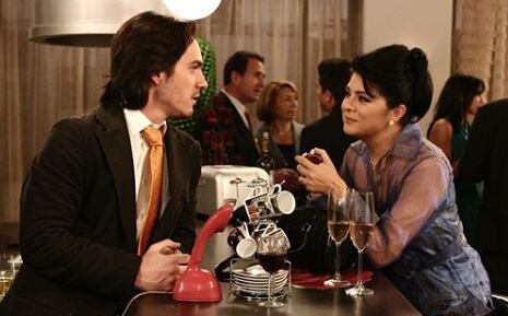 La confesión de Victoria Ruffo sobre los besos de Mauricio Ochmann se convierte en uno de los momentos más comentados por los seguidores en redes sociales.