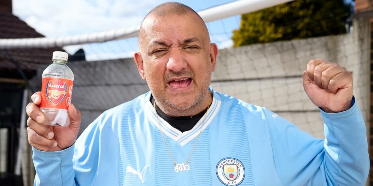 El gesto de Rehman fue tendencia durante el choque entre Manchester City y Arsenal (Sky Sports)