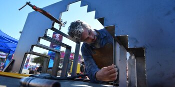 El escultor español Carlos Iglesia