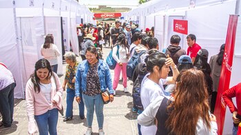 Estudiantes, egresados y público en