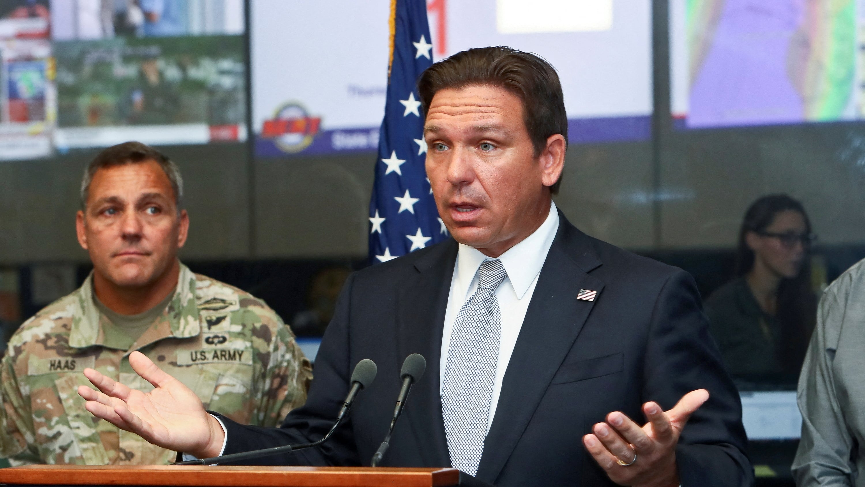 Ron DeSantis firmó en Florida las leyes SB 4-F y HB 1329 para limitar el impuesto a la propiedad y exigir más transparencia del gasto local (REUTERS/Phil Sears/File Photo)