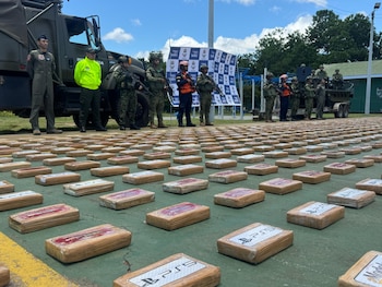 El cargamento pretendía cruzar la frontera hacia territorio venezolano para ser entregado al ELN - credito cortesía Fuerzas Militares
