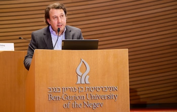 David Stein habla en la