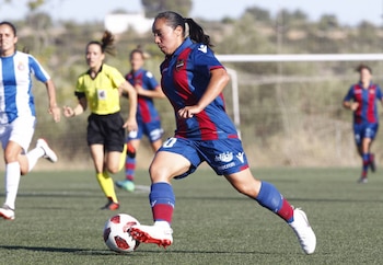 La atacante mexicana obtuvo el Pichichi en la temporada 2017-2018 cuando marcó 24 goles con el club Levante. (X/ @LUDfemenino)