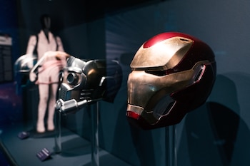 Casco de Iron Man, utilizado en Vengadores: Infinity War (2018),
expuesto en El Espíritu de la Aventura y el Descubrimiento de la
exposición. (© MARVEL)