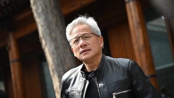 El CEO de Nvidia se suma a la comitiva de ejecutivos que acompaña a Trump a China