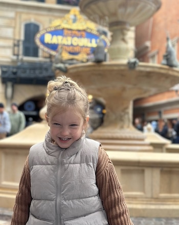 Anita en la entrada de