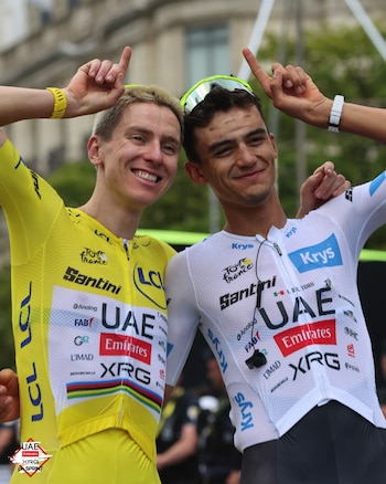 Tadej Pogačar abandonó la Vuelta a España 2026 tras un accidente en la octava etapa con el UAE Team Emirates. (X/ @TeamEmiratesUAE)