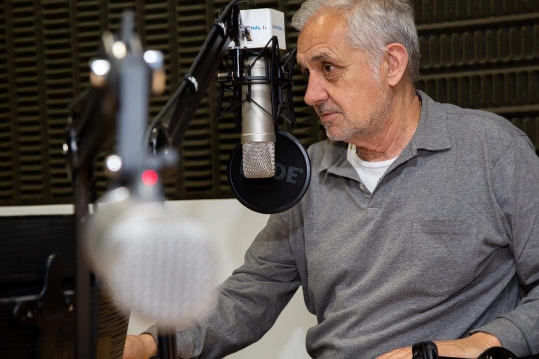 La radio acompañó desde siempre a Oscar Gómez Castañón (Instagram)