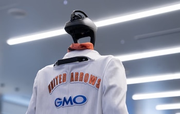 En Japón, una empresa sacó una línea de ropa para robots humanoides. (GMO AI & Robotics)