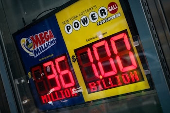 Un cartel electrónico en un