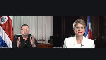 Rodrigo Chaves saluda a Laura