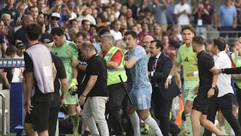 Andrada suelta un violento puñetazo a Pulido en el derbi de El Alcoraz