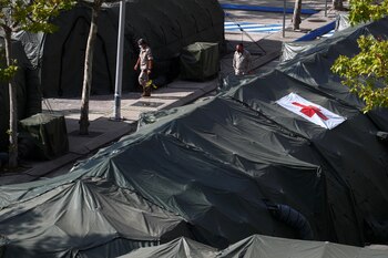 Carpas sanitarias montadas por militares