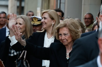 La Reina Sofía (i) y la Infanta Elena (d) durante la Solemne Procesión del Silencio y Santísimo Cristo de los Mineros, a 2 de abril de 2026, en Cartagena, Murcia (España). (Martín C. / Europa Press).