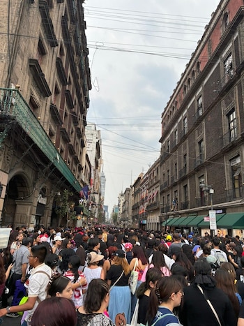Algunos fans se retiraron después de ver a los integrantes (Samantha Godinez/Infobae México)