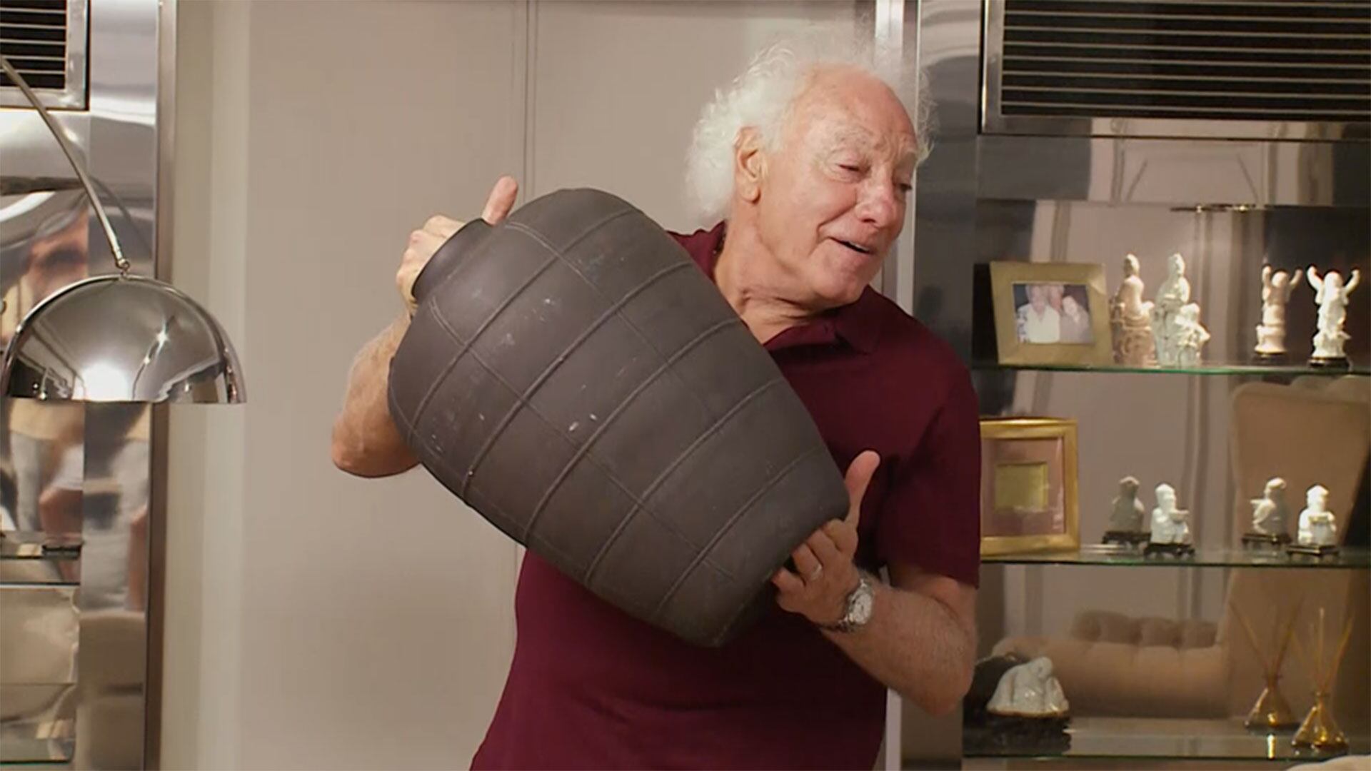 El mítico jarrón, vinculado a su detención en 1996, es el objeto más significativo para Coppola