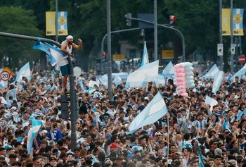 Simpatizantes argentinos celebran el triunfo