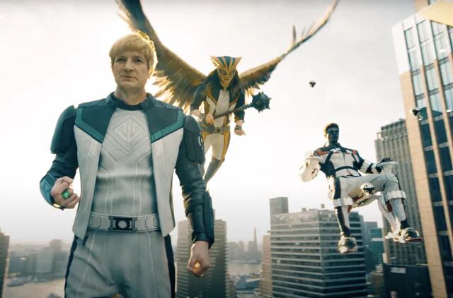 Guy Gardner, Hawkgirl y Mr. Terrific acompañan a Superman en su aventura