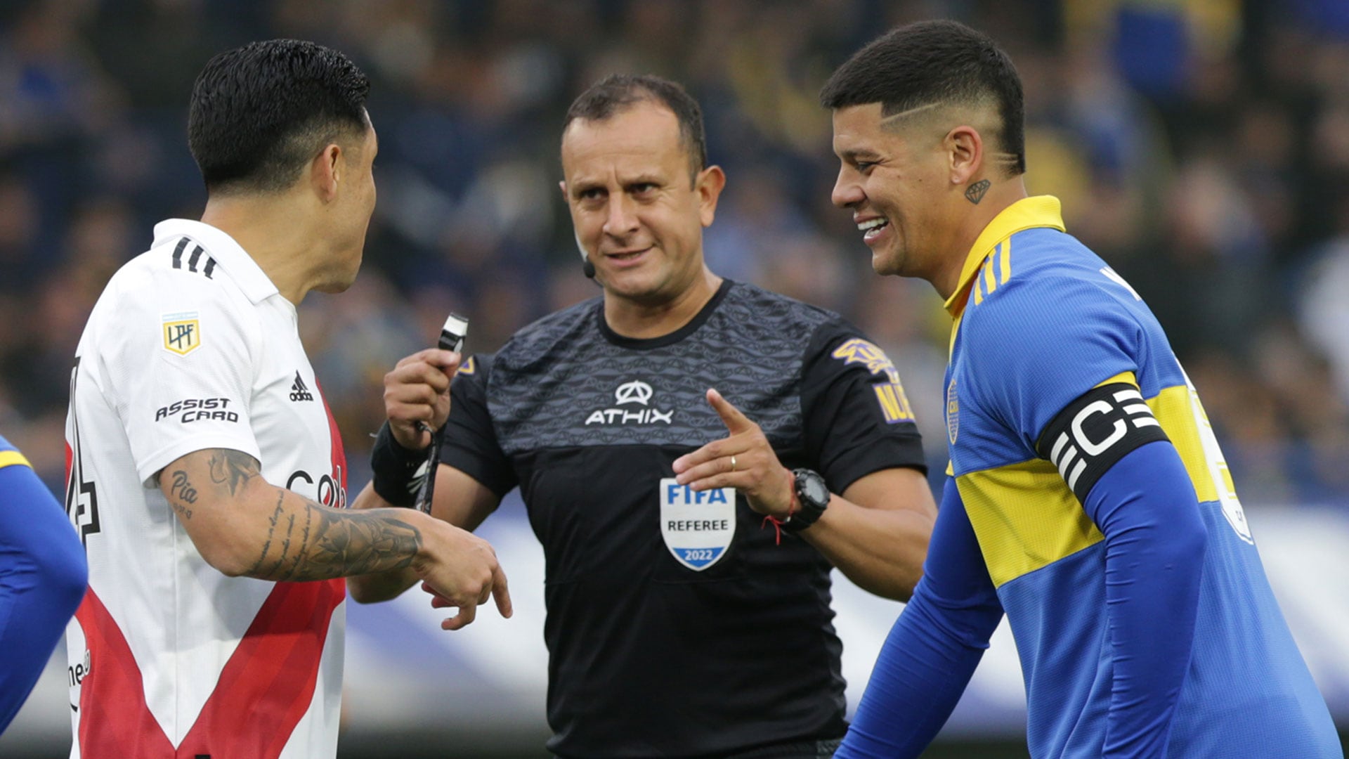 Darío Herrera, junto a enzo Pérez y Marcos Rojo, en el Superclásico de septiembre de 2022 (Photo by Daniel Jayo/Getty Images)