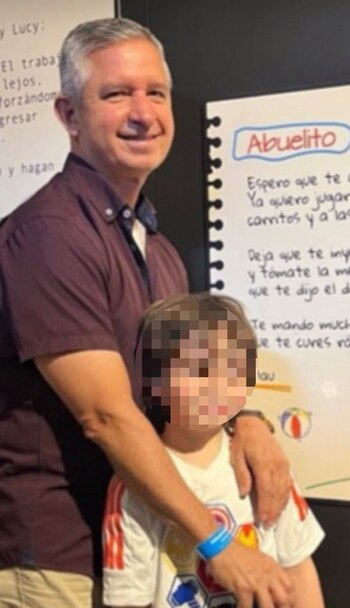 Tito Frank junto a su