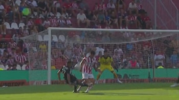 Cometió una dura falta a 30 segundos de haber ingresado y sufrió una expulsión inusual en Unión-Riestra