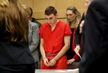 Foto de archivo: Nikolas Cruz ingresando a corte