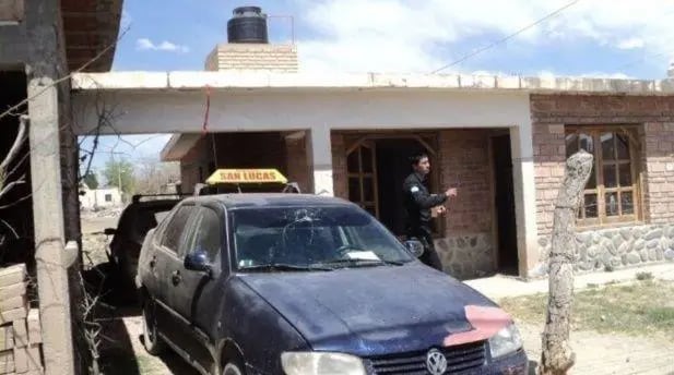 En el hecho no solo murió Justina sino también un remisero, de 26 años, que había ingresado con ella a la vivienda