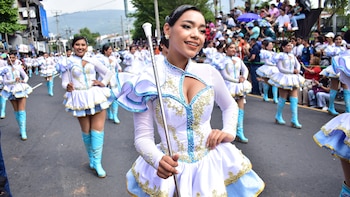 ¿Qué calles estarán cerradas por el desfile de independencia en San Salvador?