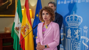 Montero apoya "poner en marcha"