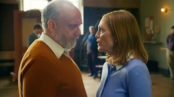 Paul Giamatti y Julianne Moore en la película 'The Debut'