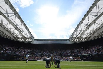 Vista general dentro de la cancha número 1 durante el partido de segunda ronda entre el británico Cameron Norrie y el estadounidense Frances Tiafoe. REUTERS/Toby Melville