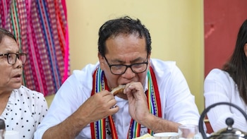 Con chicharrón y tamal: así fue el desayuno andino de Roberto Sánchez con su familia en Huaral previo a votar