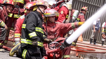 Terremoto en Venezuela: 40 bomberos peruanos están listos para viajar y rescatar sobrevivientes entre los escombros