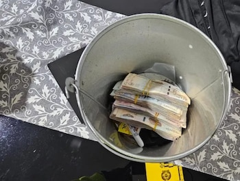 Cinco personas fueron capturadas durante el operativo realizado por autoridades colombianas y estadounidenses en Ibagué-crédito @PoliciaColombia/X