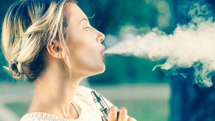 Vapear después de dejar de fumar mantiene alto el riesgo de cáncer de pulmón